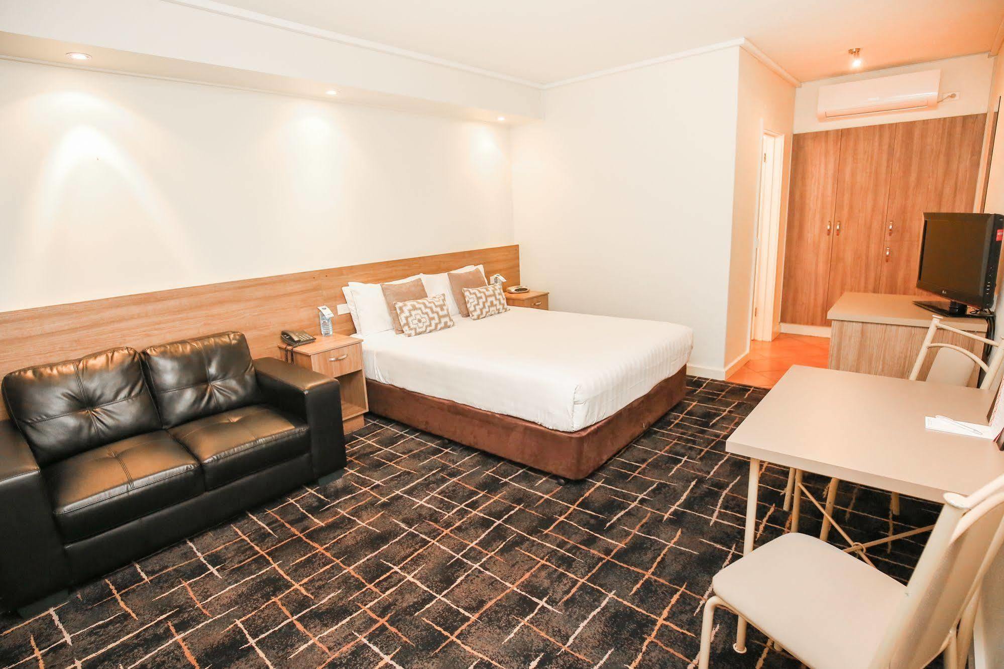 Commodore Mildura Motel Exterior photo