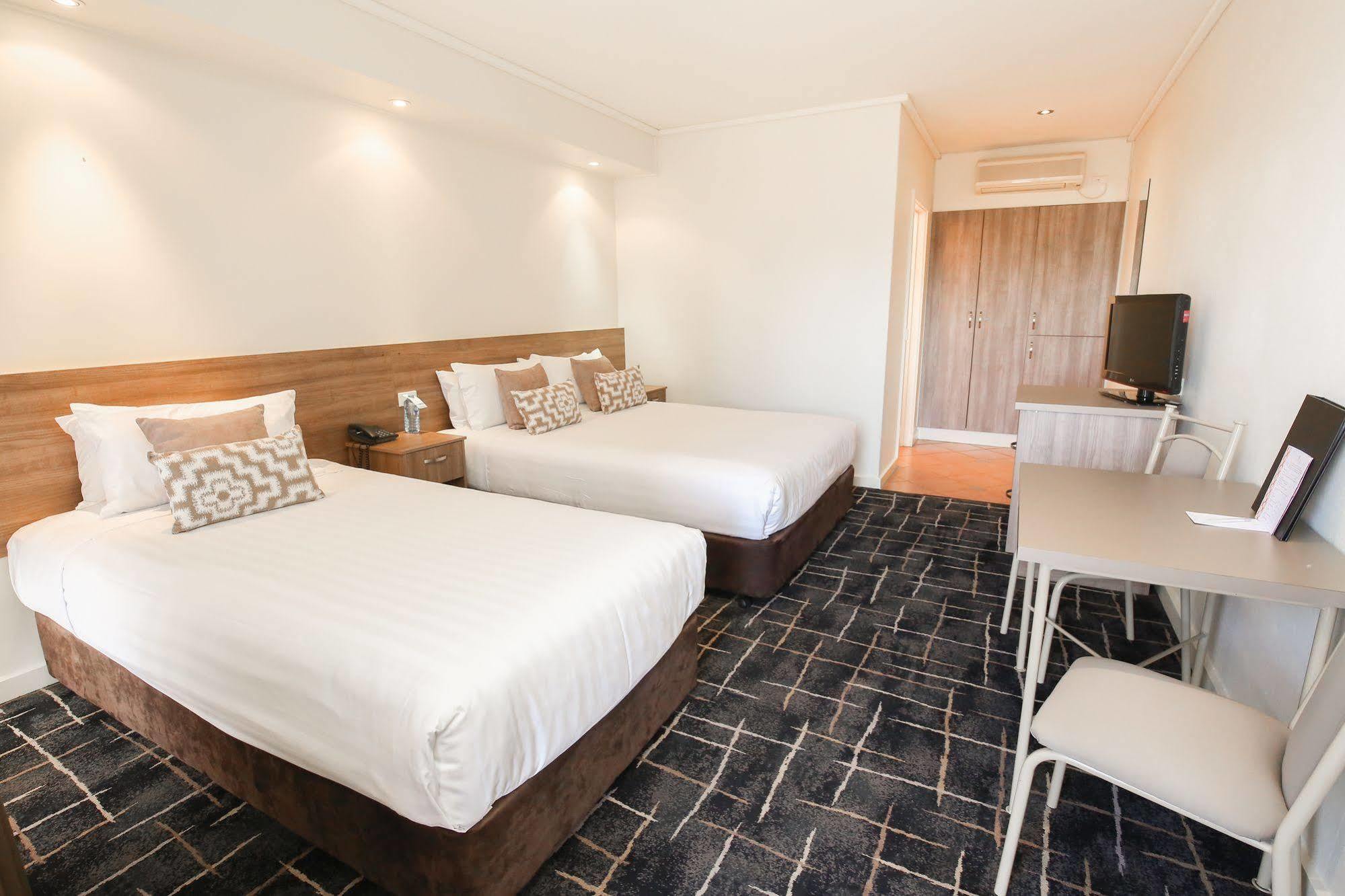 Commodore Mildura Motel Exterior photo