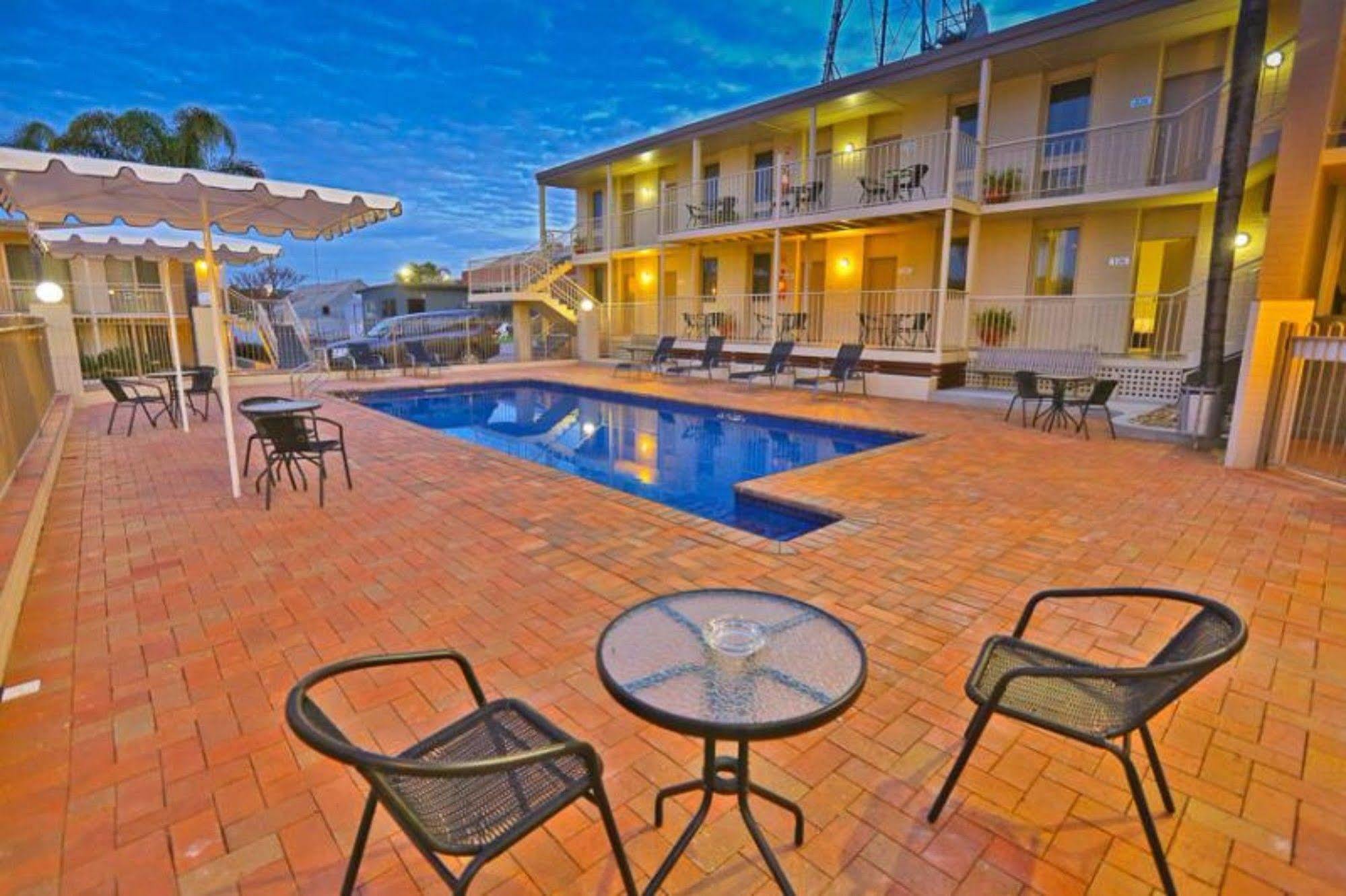 Commodore Mildura Motel Exterior photo