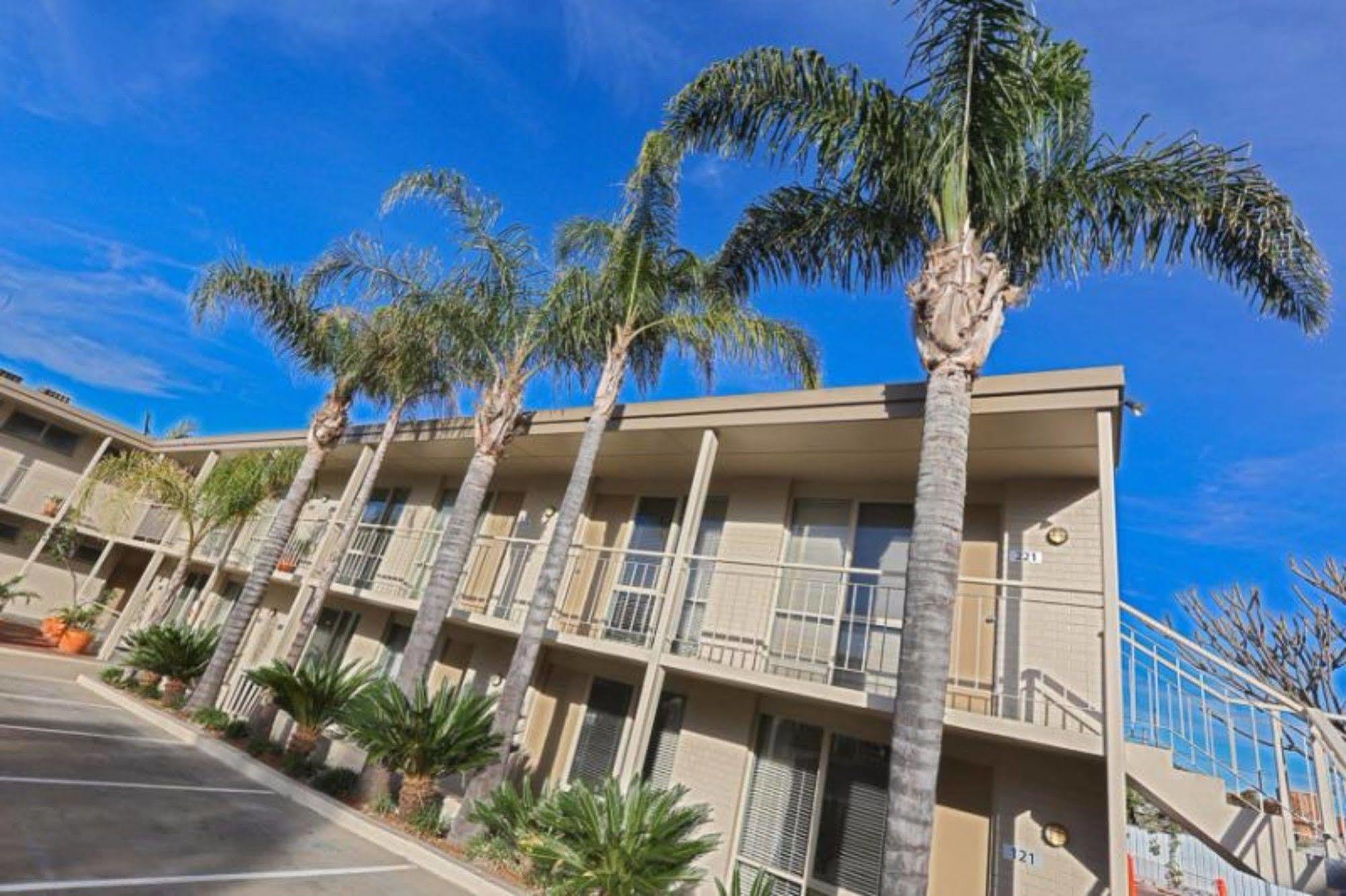 Commodore Mildura Motel Exterior photo